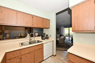 n110w16973 Ashbury Cir, Germantown, WI 53022 - Photo 10
