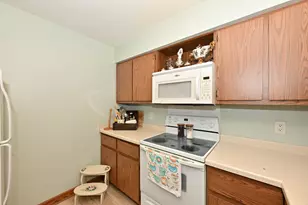 n110w16973 Ashbury Cir, Germantown, WI 53022 - Photo 8