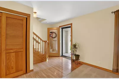 517  Cambridge Ave, Waukesha, WI 53188 - Photo 8