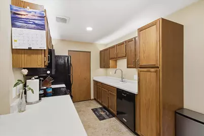 354  Minz Park Cir #4, West Bend, WI 53095 - Photo 4