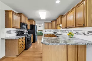 613 Annecy Park Cir, Racine, WI 53185 - Photo 8