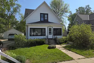 318 Madison St, Walworth, WI 53184 - Photo 2