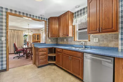 3947 S 1st Pl, Milwaukee, WI 53207 - Photo 14