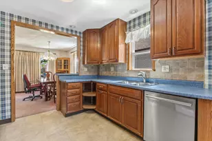 3947 S 1st Pl, Milwaukee, WI 53207 - Photo 14