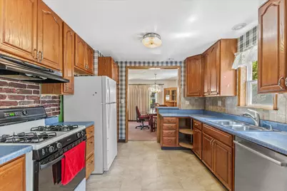 3947 S 1st Pl, Milwaukee, WI 53207 - Photo 16