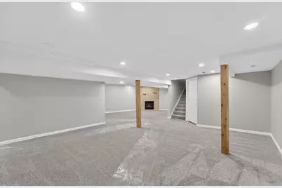 807 E Wahner Pl, Bayside, WI 53217 - Photo 30