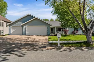 739 Shelly Ln, Onalaska, WI 54650 - Photo 1