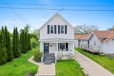1015  Green St, Manitowoc, WI 54220 - Photo 1