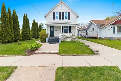 1015  Green St, Manitowoc, WI 54220 - Photo 32