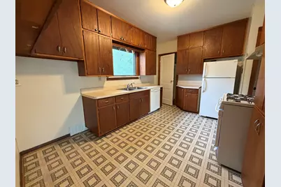 825 S 17th St, Sheboygan, WI 53081 - Photo 4