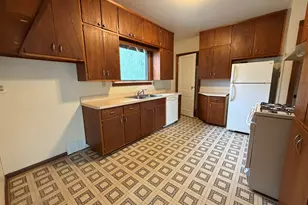 825 S 17th St, Sheboygan, WI 53081 - Photo 4