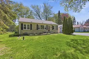 12215 W McShane Rd, Franklin, WI 53132 - Photo 22