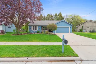 3718 Shepherd Ln, Manitowoc, WI 54220 - Photo 2
