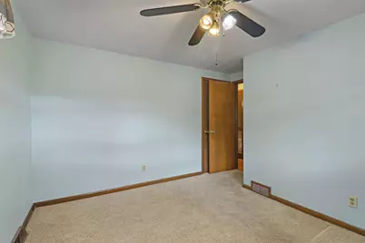5025  Harrison Rd, Pleasant Prairie, WI 53142 - Photo 12