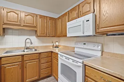 1419  Sun Valley Dr #101, Racine, WI 53406 - Photo 14