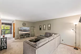 1821 Paramount Dr, Waukesha, WI 53186 - Photo 8