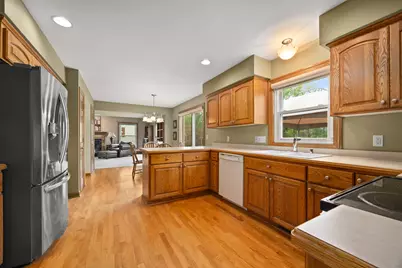 1440 W Mario Ln, Oak Creek, WI 53154 - Photo 4
