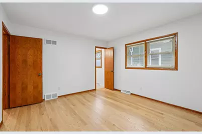 7130  Maple Ter, Wauwatosa, WI 53213 - Photo 18