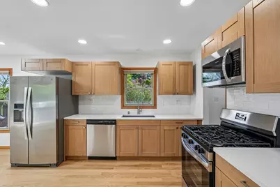 7130  Maple Ter, Wauwatosa, WI 53213 - Photo 10