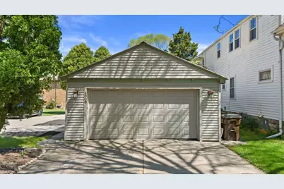 1008 W Eula Ct, Glendale, WI 53209 - Photo 14
