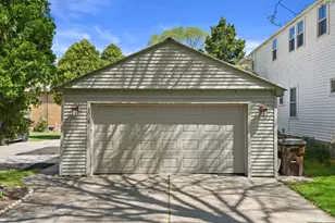 1008 W Eula Ct, Glendale, WI 53209 - Photo 14