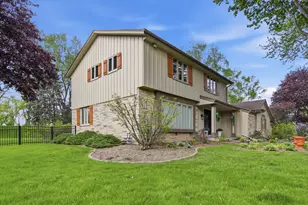 8845 W Meadow Ln, Franklin, WI 53132 - Photo 4