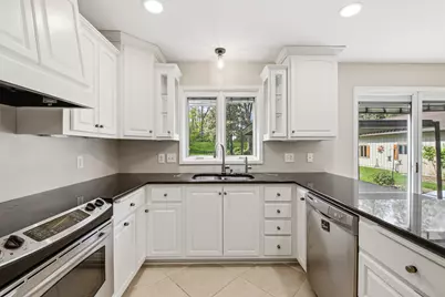 8845 W Meadow Ln, Franklin, WI 53132 - Photo 18