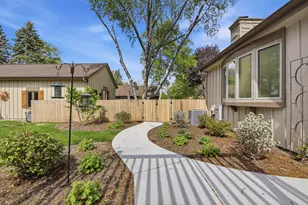 8845 W Meadow Ln, Franklin, WI 53132 - Photo 42
