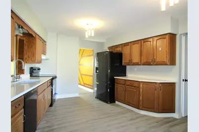 3850 W College Ave, Greenfield, WI 53221 - Photo 16