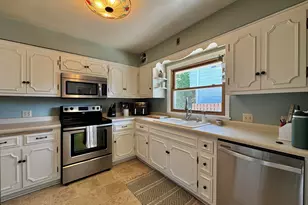1231 S 118th St, West Allis, WI 53214 - Photo 8