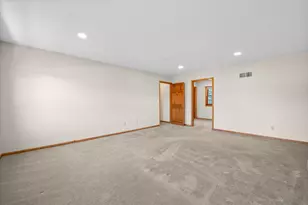 20845 Hunters Run, Brookfield, WI 53045 - Photo 18
