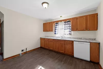 5622 W Mill Rd, Milwaukee, WI 53218 - Photo 22