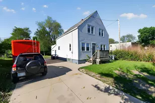 5622 W Mill Rd, Milwaukee, WI 53218 - Photo 6