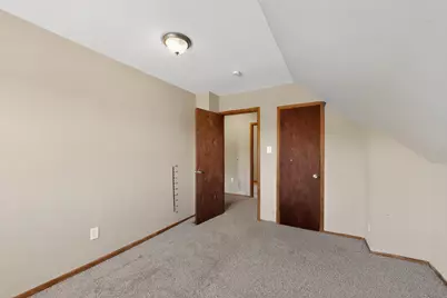 5622 W Mill Rd, Milwaukee, WI 53218 - Photo 16