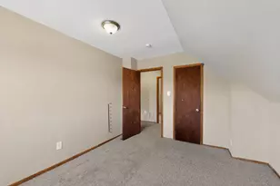 5622 W Mill Rd, Milwaukee, WI 53218 - Photo 16