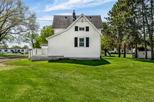 910 E Broadway St, Blair, WI 54616 - Photo 26