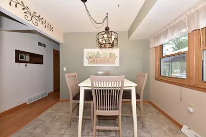 3658 S Sunset Dr, Milwaukee, WI 53220 - Photo 6