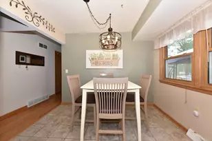 3658 S Sunset Dr, Milwaukee, WI 53220 - Photo 6