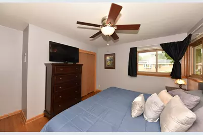 3658 S Sunset Dr, Milwaukee, WI 53220 - Photo 16