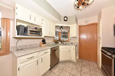 3658 S Sunset Dr, Milwaukee, WI 53220 - Photo 4