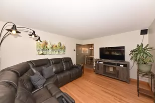3658 S Sunset Dr, Milwaukee, WI 53220 - Photo 10