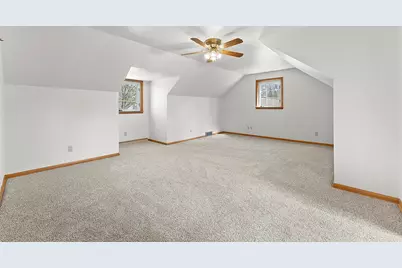 1140  Tanglewood Rd, Manitowoc, WI 54220 - Photo 32