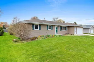 1334 Irving Cir, Manitowoc, WI 54220 - Photo 4
