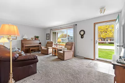 1334  Irving Cir, Manitowoc, WI 54220 - Photo 8