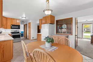 1334 Irving Cir, Manitowoc, WI 54220 - Photo 12