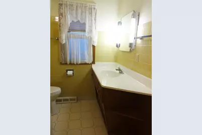 616  Rohda Dr, Racine, WI 53185 - Photo 12