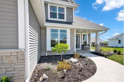 184  Winterberry Ln, Grafton, WI 53024 - Photo 2