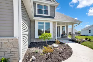 184 Winterberry Ln, Grafton, WI 53024 - Photo 2