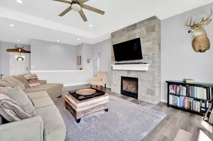 717 Drumlin Dr, Kewaskum, WI 53040 - Photo 4