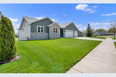 717  Drumlin Cv, Kewaskum, WI 53040 - Photo 2